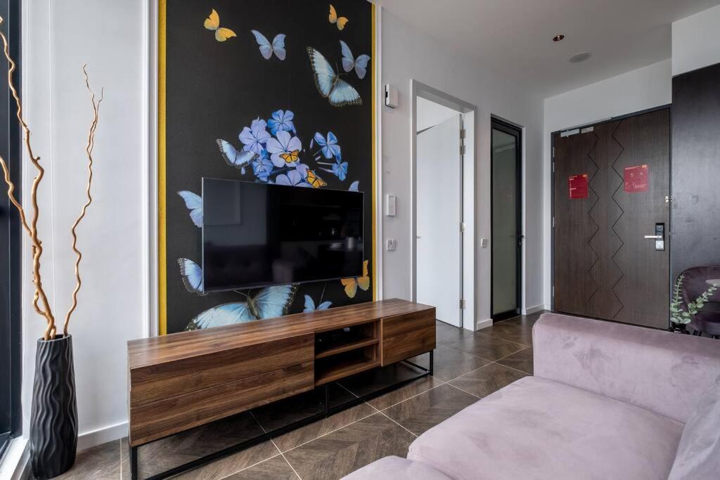 Butterfly 1br Scarletz Klcc Pool Gym Kuala Lumpur