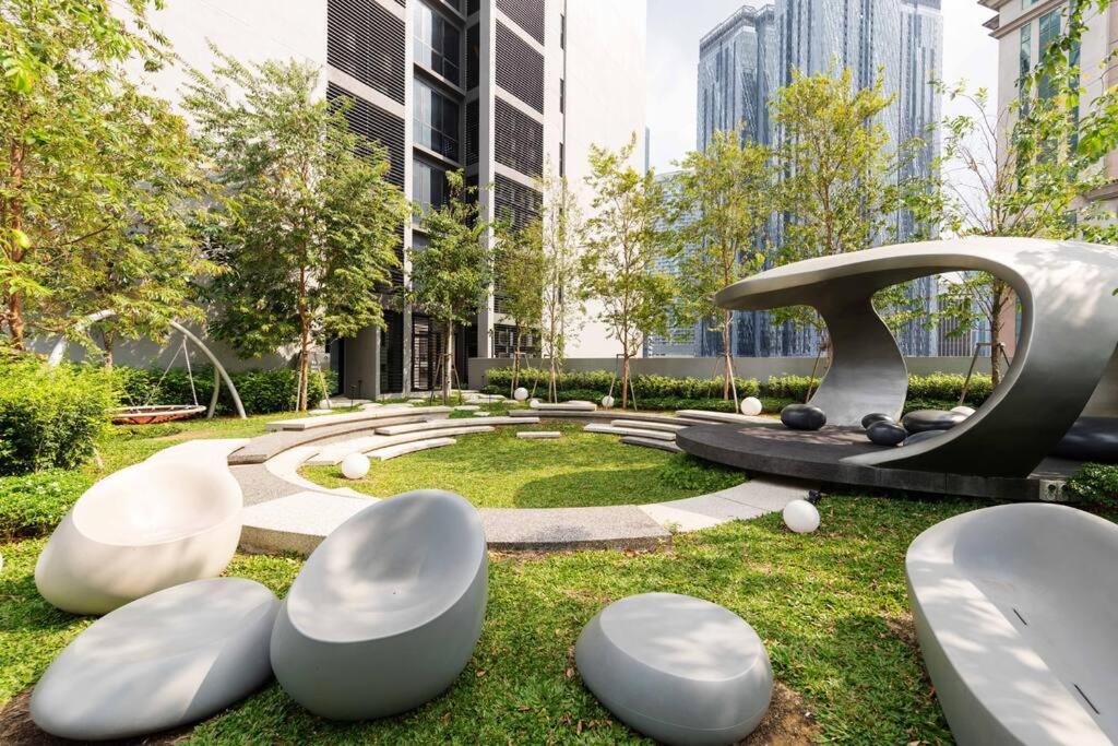 Butterfly 1br Scarletz Klcc Pool Gym Apartemen